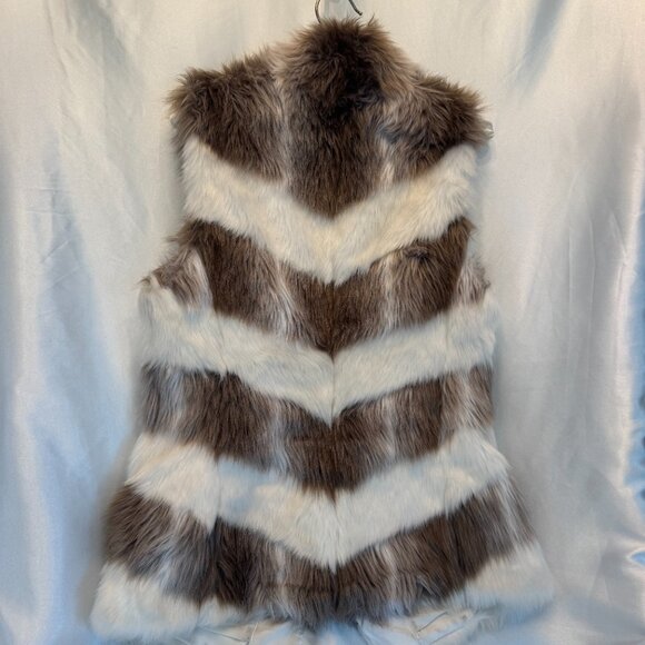 Faux Fur Vest with Pockets - Picture 4 of 11